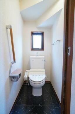 バストイレ別☆洗浄機能付き便座を採用しています☆