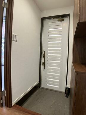 玄関　下駄箱新品交換しています