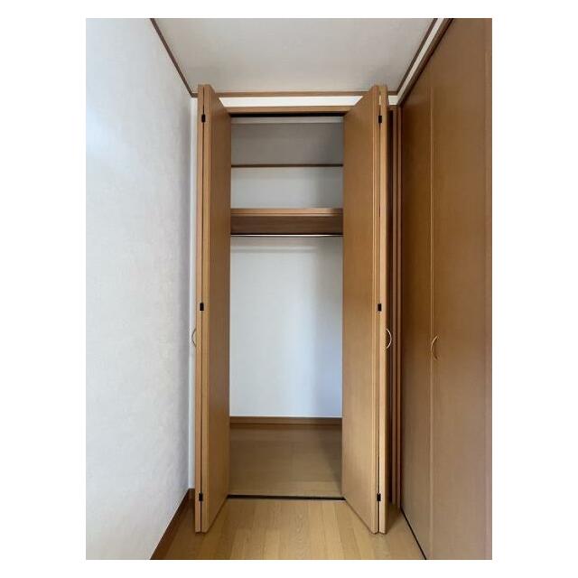 2階洋室約8帖　クローゼット内１