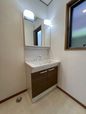 洗面台新品交換済み