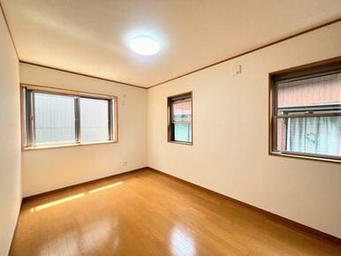 2階洋室約8帖別角度から