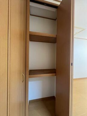 2階洋室約8帖　クローゼット内２