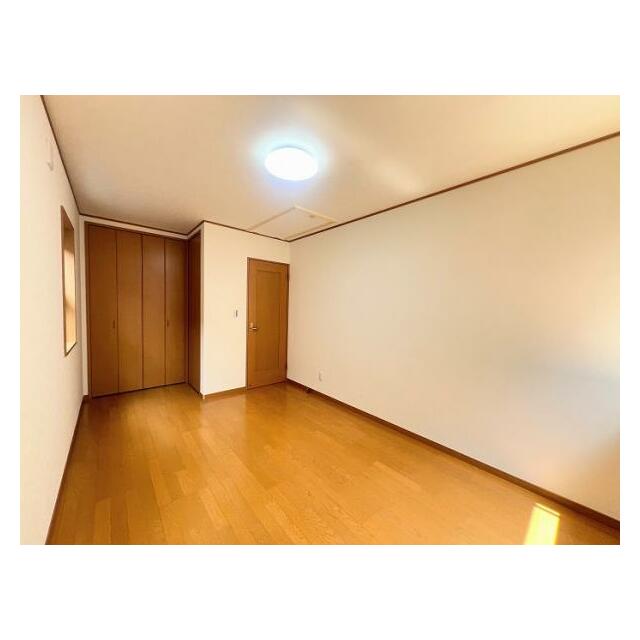 2階洋室約8帖