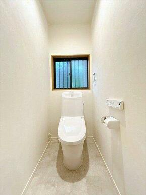 一階トイレには洗浄保温機能がございます