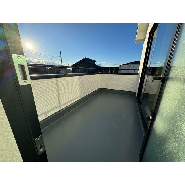 部屋の外と中をつなぐバルコニー、使い方自在！（2号棟）