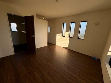 笑顔が溢れる、心和むリビング（2号棟）