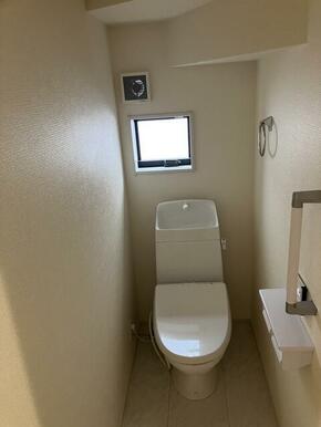 トイレでの転倒リスクを減らしてくれる手すり付き（1号棟）