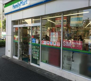 ファミリーマート　御苑大通り店