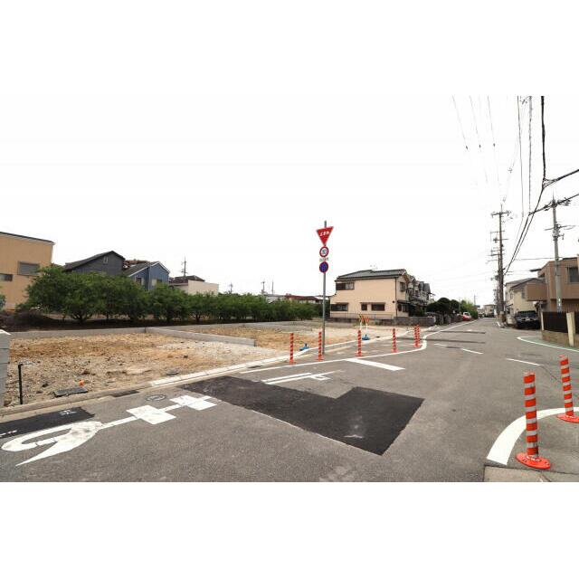 【前面道路含む現地写真】