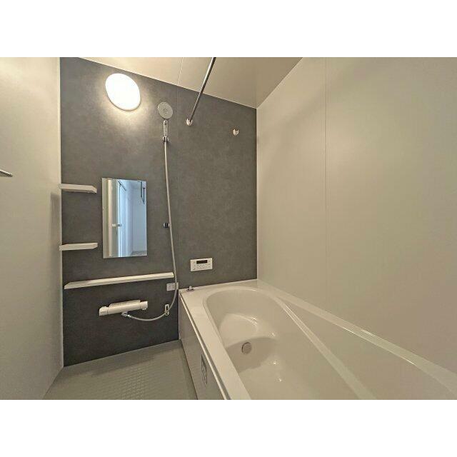 浴室の換気のほか、雨の日の洗濯乾燥にも便利な浴室換気暖房乾燥機完備　※施工例