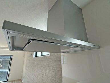 油汚れもしっかりガード、お手入れしやすいレンジフードです。