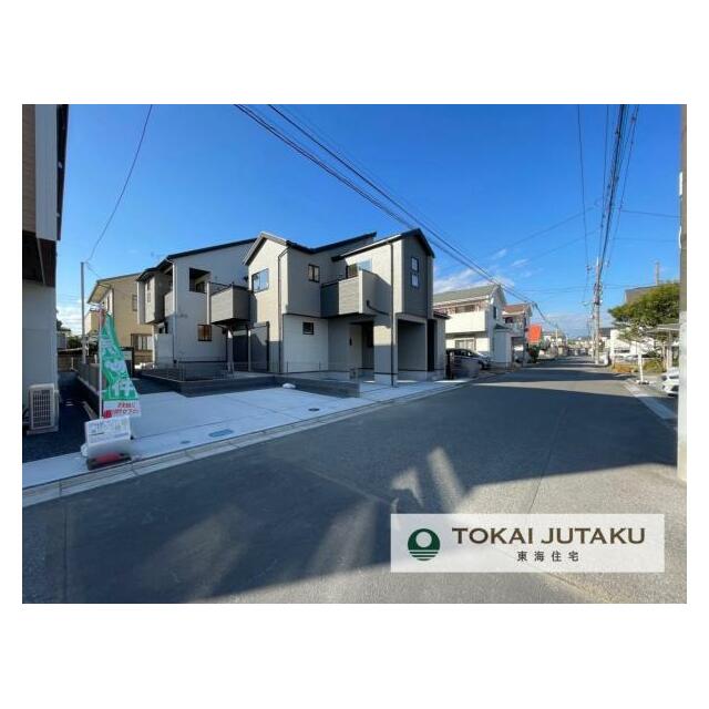 東側約6.1M幅員の公道。車の出し入れもスムーズに行えますね＾＾