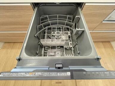 忙しい朝や冬の寒い日の洗い物はお任せ！毎日の家事を軽減できる食器洗浄機付きです＾＾