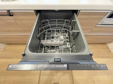 忙しい朝や冬の寒い日の洗い物はお任せ！毎日の家事を軽減できる食器洗浄機付きです＾＾