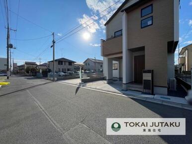 東側約6.1M幅員の公道。車の出し入れもスムーズに行えますね＾＾