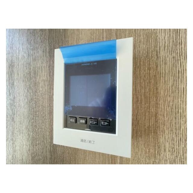 訪問者がひと目でわかるモニター付きインターホンを標準装備。お子さまのお留守番にも安心です