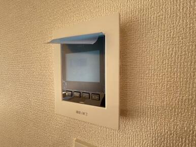 訪問者がひと目でわかるモニター付きインターホンを標準装備。お子さまのお留守番にも安心です