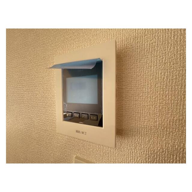 訪問者がひと目でわかるモニター付きインターホンを標準装備。お子さまのお留守番にも安心です