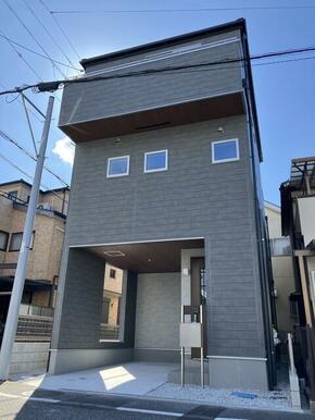 日を重ねるごとにこの佇まいに愛着が湧いてきそう（1号棟）