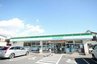 ファミリーマートまで徒歩５分（３７０ｍ）