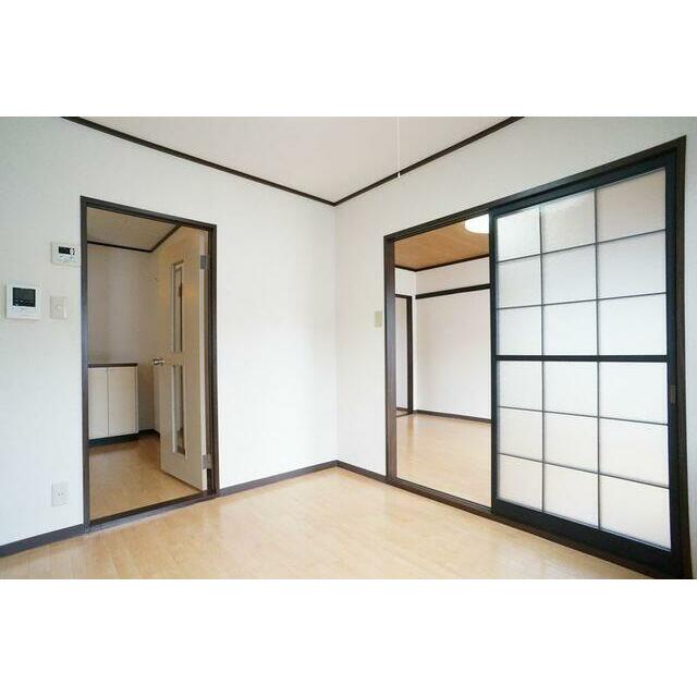 【５．０帖キッチン室】キッチン室には、訪問者の顔が見えるカラーモニター付きインターフォンがございま…