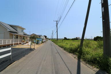 前面道路（北東側）