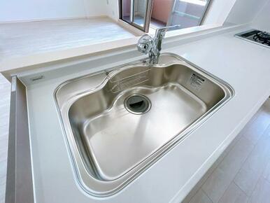 「キッチンシンク」水栓が切り替えで来て使い勝手が良くなっております。