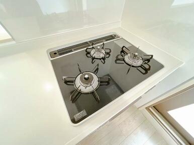 「キッチン」ガスコンロ新品交換済み。3口ございます