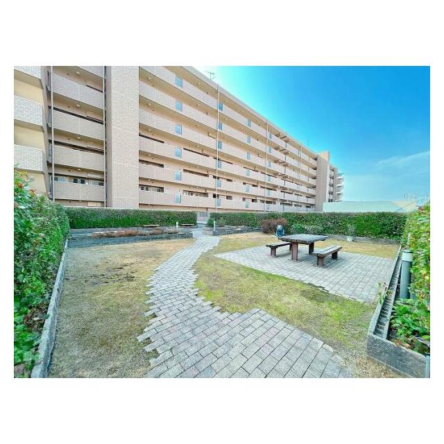 「共有部」2階部分から入れる公園がございます。