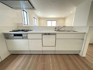 空間を隔てないカウンターキッチンはリビングにいる家族と会話がしやすい仕様＾＾