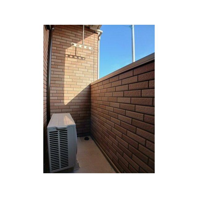 暖かな日差しのふりそそぐバルコニー