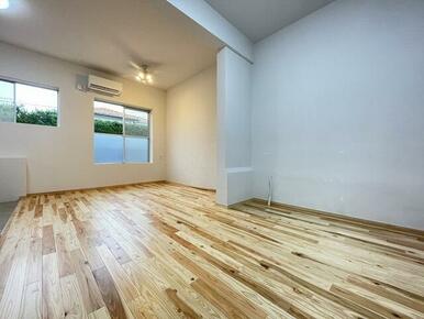 スギ無垢材のフローリングにリニューアル！