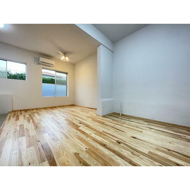 スギ無垢材のフローリングにリニューアル！