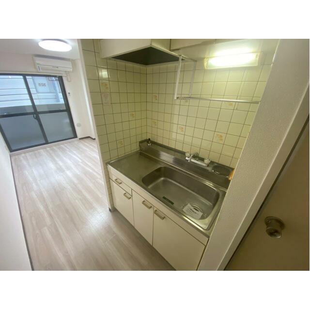 ガスコンロは付いていません。