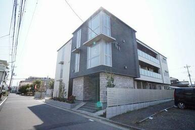 積水ハウス施工　重量鉄骨造３階建てマンションの「シャーメゾン」です