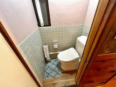 【１階トイレ】パステルカラーのタイルが素敵なトイレです。