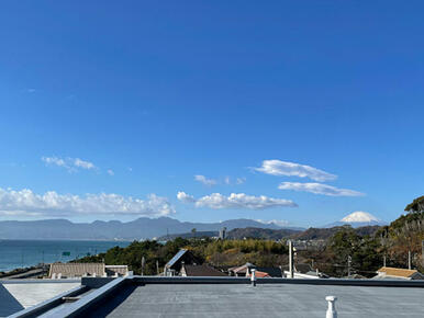 屋上庭園からは富士山と海が一望できます