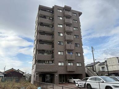 オートロック付きのマンションです。水回りすべて交換、フローリング張、クロス張替等のリフォーム済み。