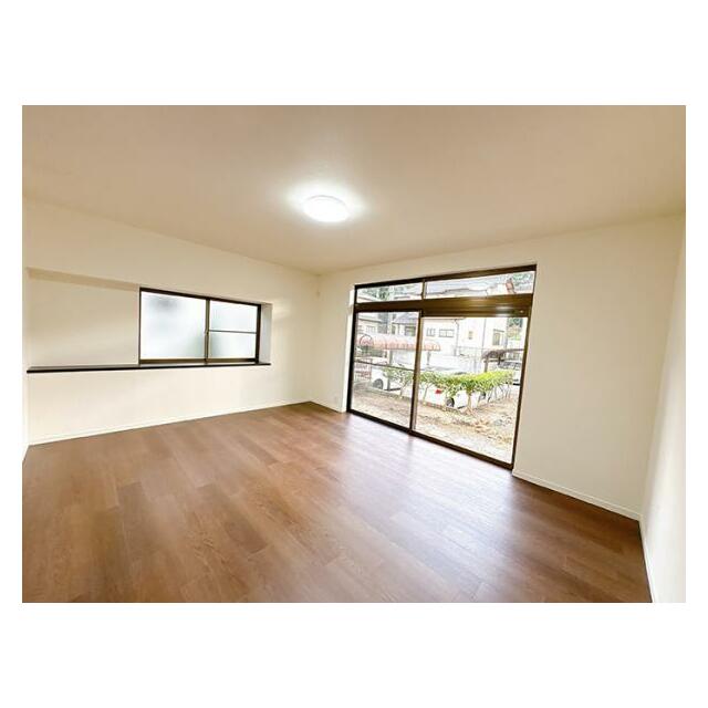 「LDK」LDK約18帖、二面採光で日当たり良好