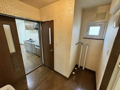 洗濯機置き場確保されております。