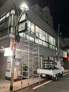 シンプルで落ち着いたデザインの外観です