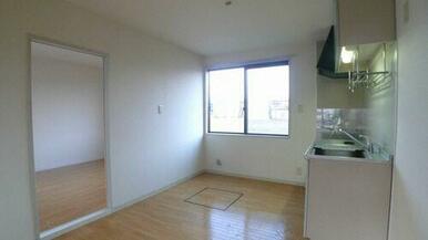 キッチンです。しっかり窓がございます！