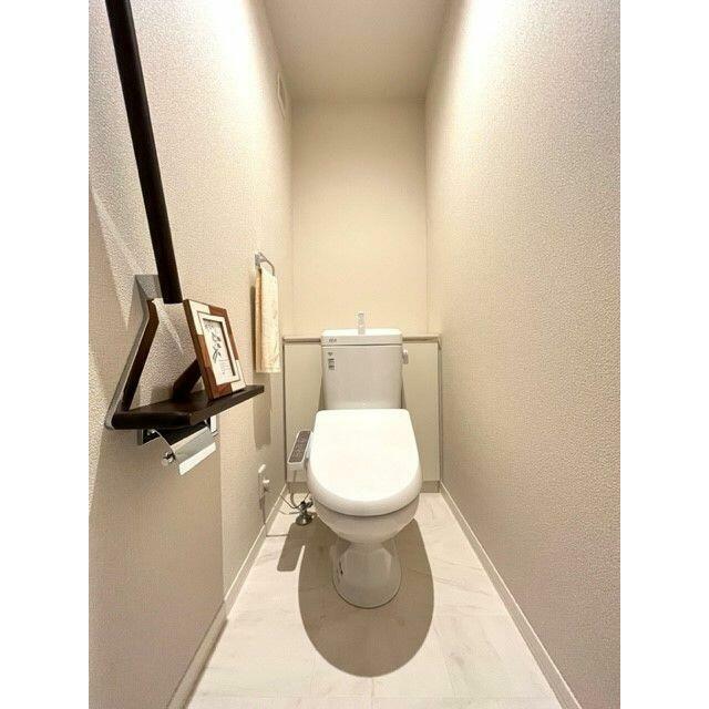 小物はイメージです。快適に過ごせる温水洗浄機能付き便座