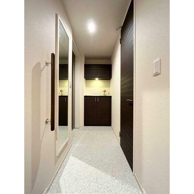 下駄箱は可動棚になっているのでブーツなども収納出来ます