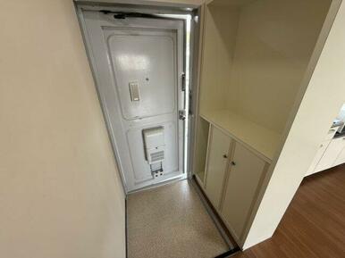 毎日通る玄関はこちらです