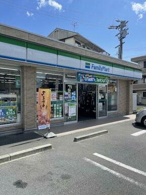 ファミリーマート中川ときわ店