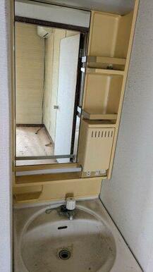 ２階の洗面台です