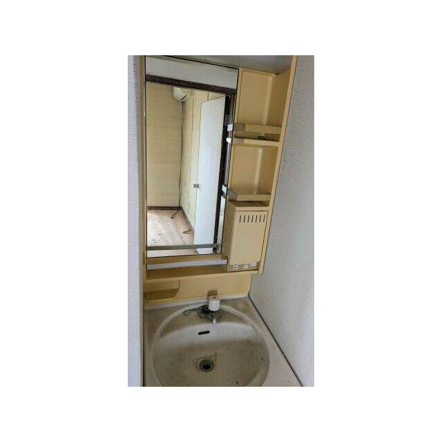 ２階の洗面台です