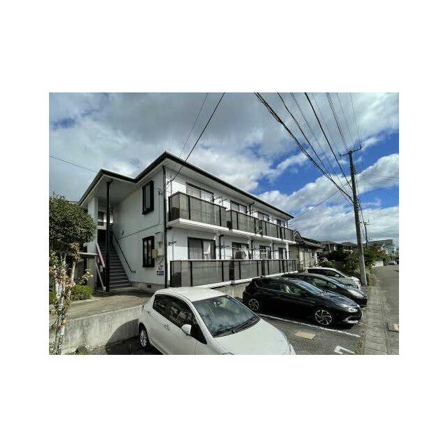 建物外観と駐車場