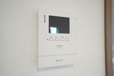 モニター付きインターホンのため、来客を確認できます。